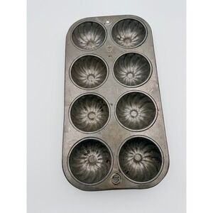 Vintage Griswold 108 Fluted Muffin Pan Cast Iron 8 Cup Baking Mold